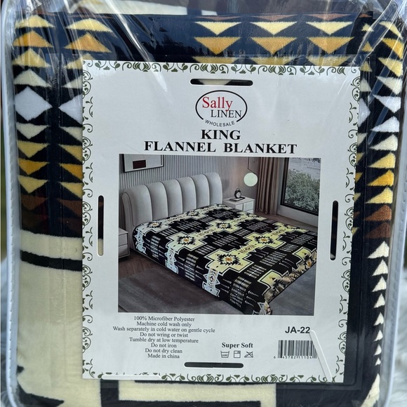New King size flannel soft blanket thick cozy Aztec print Black Yellow - Picture 2 of 2